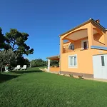 Charmantes Ferienhaus Mit Meerblick, 2 Fahrraeder, Grill, Privater Balkon, Waschmaschine