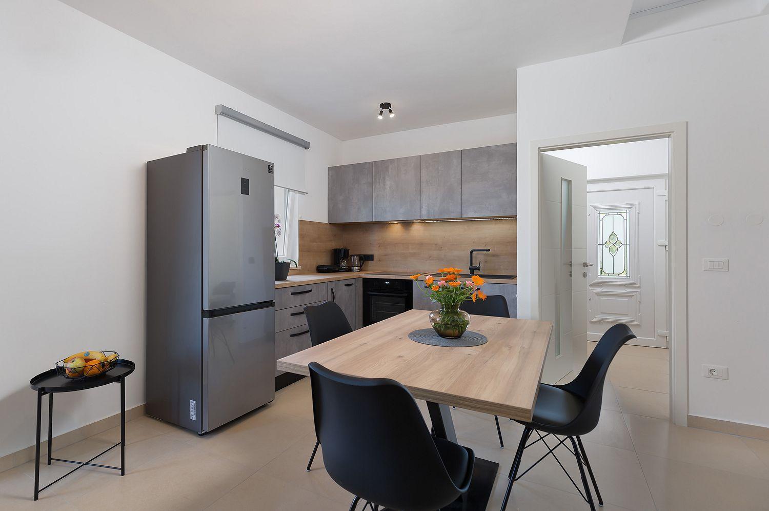 Ferienhaus Charmantes Mit Meerblick, 2 Fahrraeder, Grill, Privater Balkon, Waschmaschine Poreč